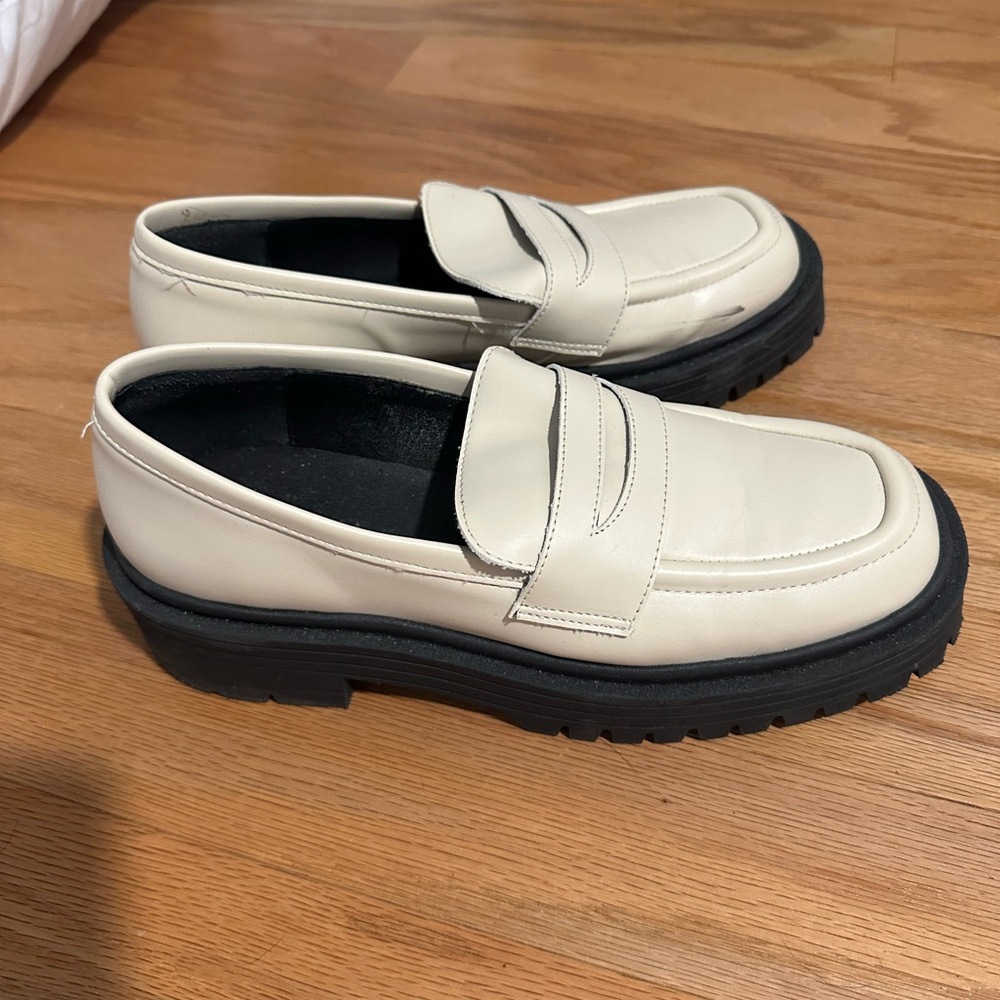 ALOHAS Women’s Cream Platform Loafers